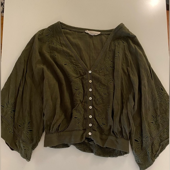 Women’s dark green top, flowy wide arms, buttons in front, v neck - Picture 1 of 5